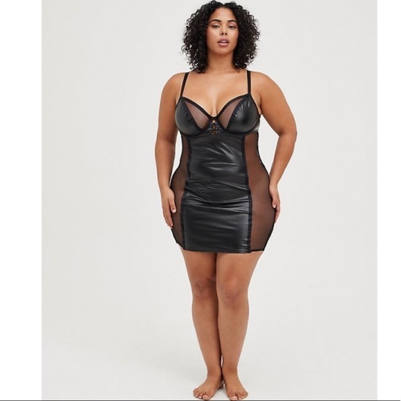 Torrid size 3 UNDERWIRE CHEMISE - FAUX LEATHER & MESH BLACK - Picture 3 of 9